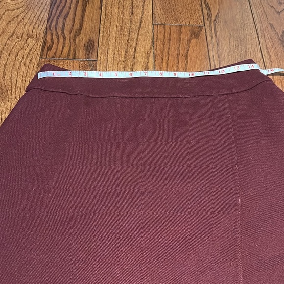 Uniqlo bordeaux color skirt - Picture 4 of 5
